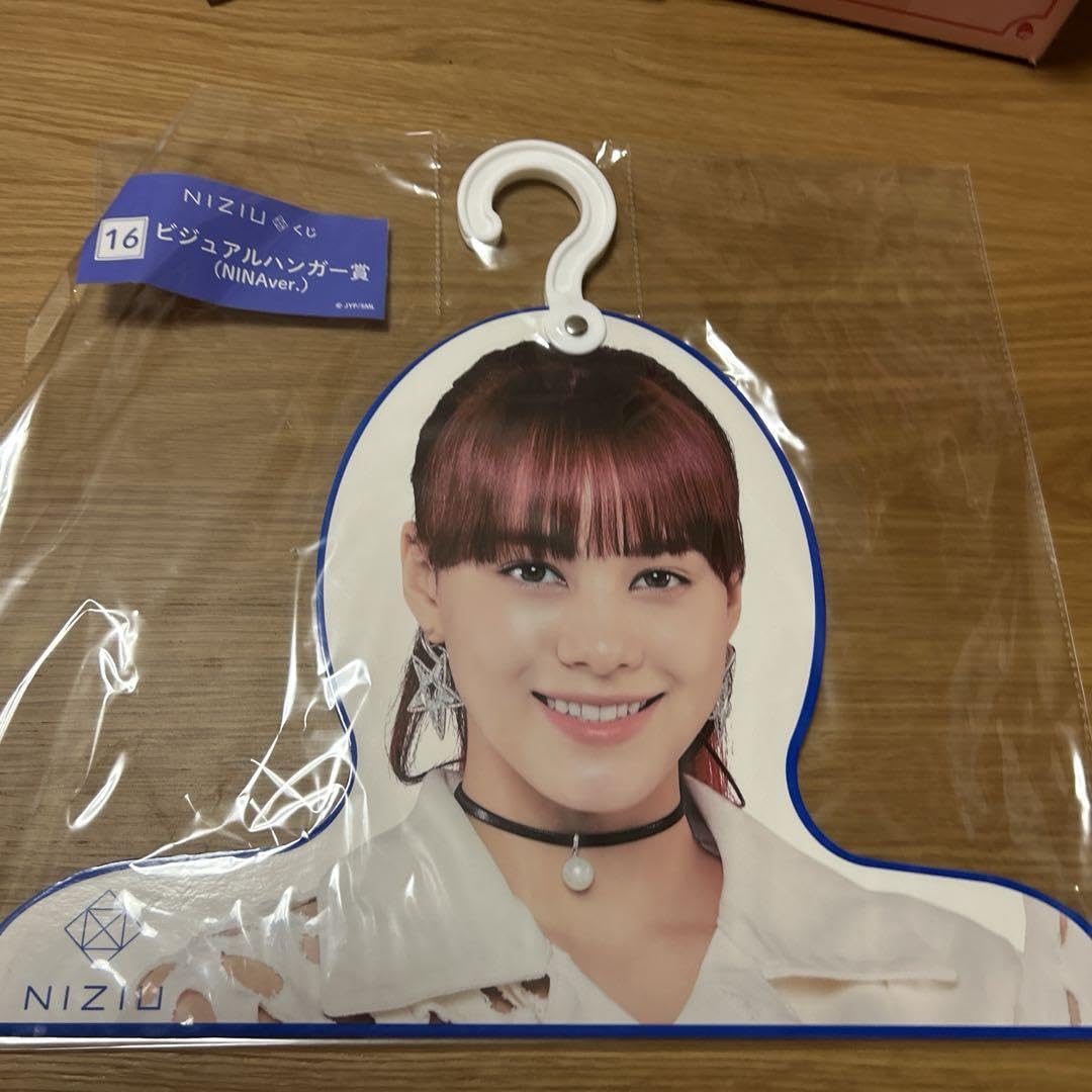 Amazon.co.jp: NiziU 一番くじ ビジュアルハンガー 4個セット : ホーム Amazon.co.jp: NiziU 一番くじ ビジュアルハンガー 4個セット : ホーム