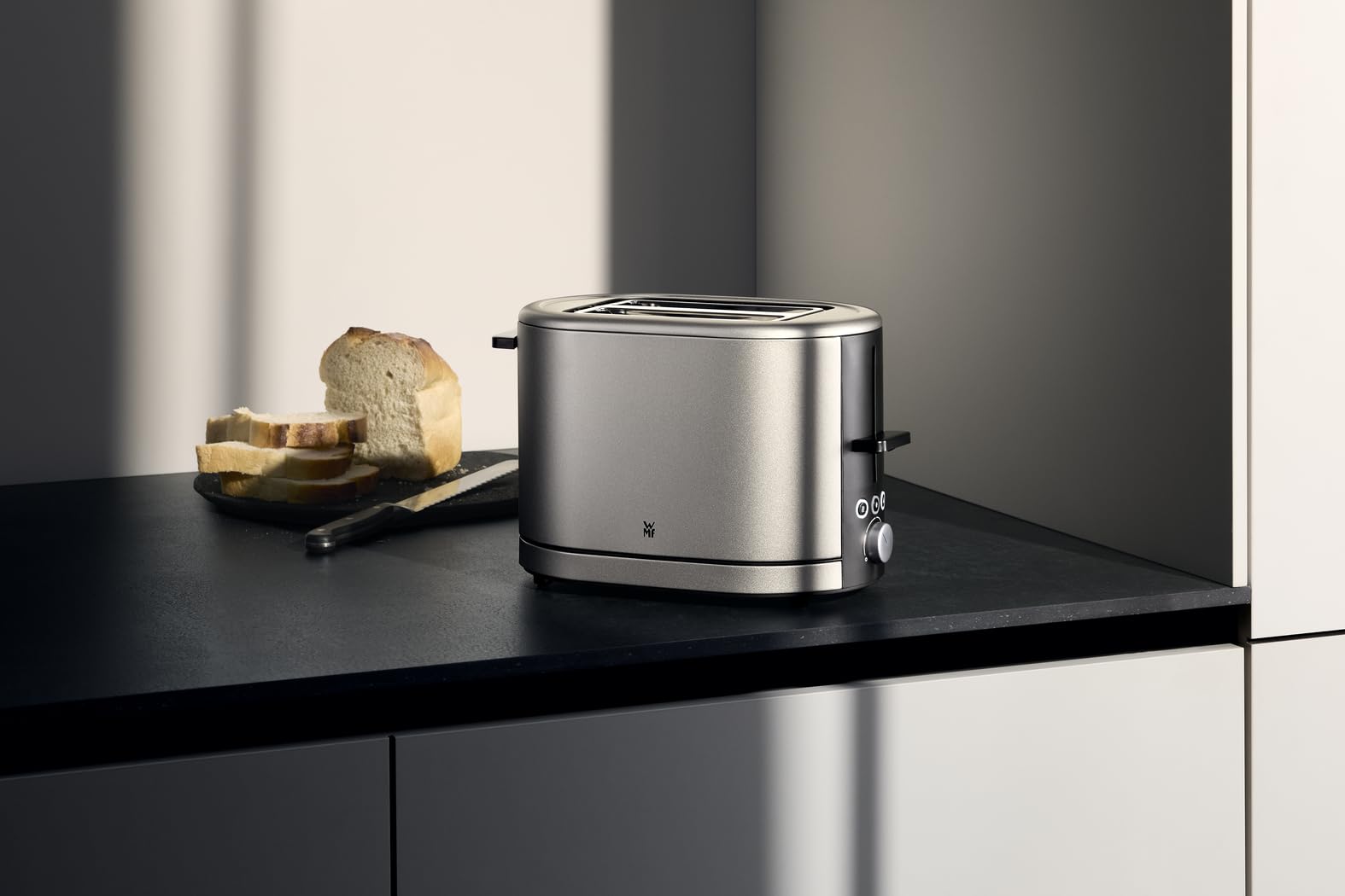 WMF Lono Silk Tostapane a 2 fette in acciaio inox, doppia fessura con inserto per panini XXL, effetto anti-impronte, funzione LED, 2 fette, scomparto per briciole, 7 livelli di doratura, 900 Watt