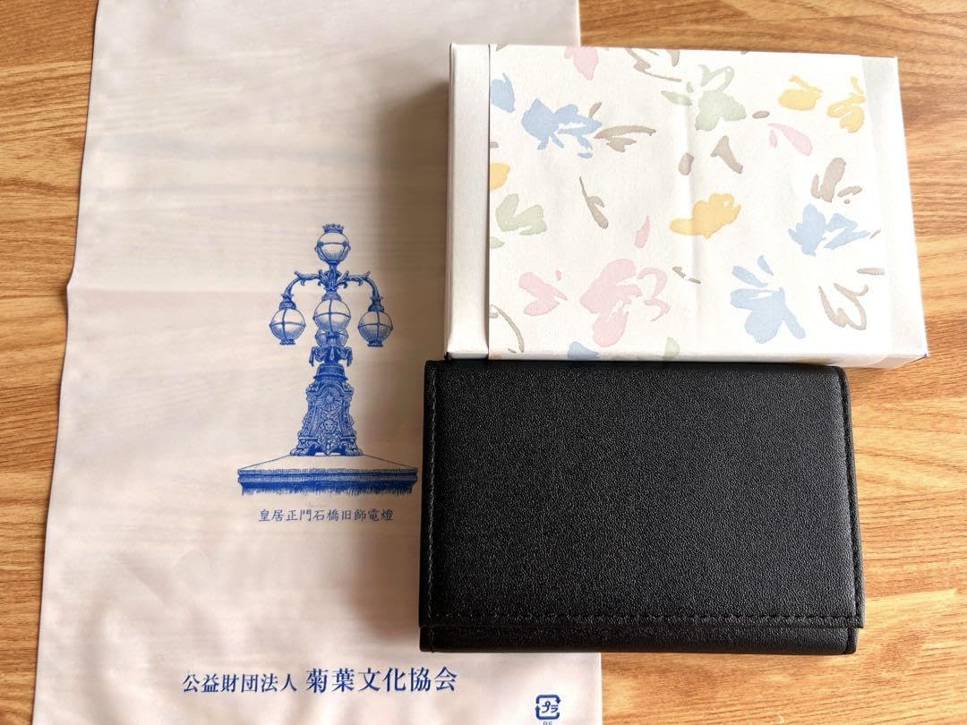 【皇居限定品】菊の御紋入り 名刺入れ 黒色 牛革 皇居限定品】菊の御紋入り 名刺入れ 黒色 ブラック 皇居 財布 箱入り