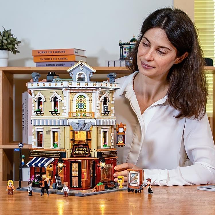 Miniatura 7 de FUNWHOLE Antique-Store - Juego de ladrillos de construcción de iluminación - City Town Corner Collectibles Shop LED Light Modular Building Model Set