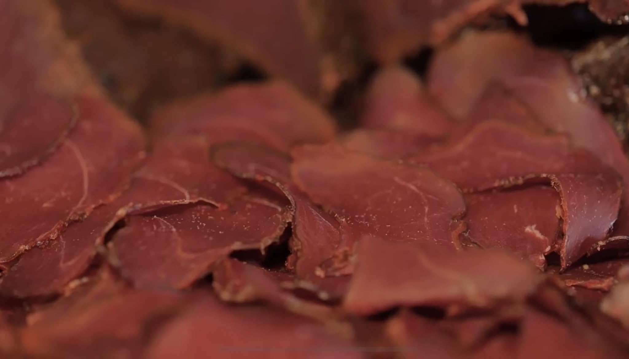 Hirschrohschinken „Classic“ 100g | Wild aus Österreich | fein geschnitten | Buchenholzgeräuchert & luftgetrocknet | Delikatesse für Jause, Feinkost & Geschenk