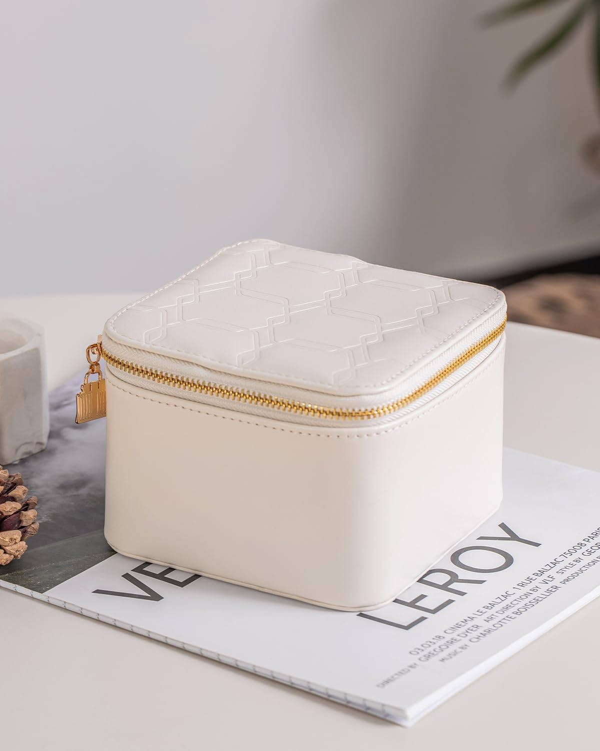 CASEGRACE Travel Jewelry Case, Jewelry Organizer with 6 Velvet Pouch Bags, Travel Jewelry Storage for Necklaces Rings Earrings, Gift for Women Girls, Beige White