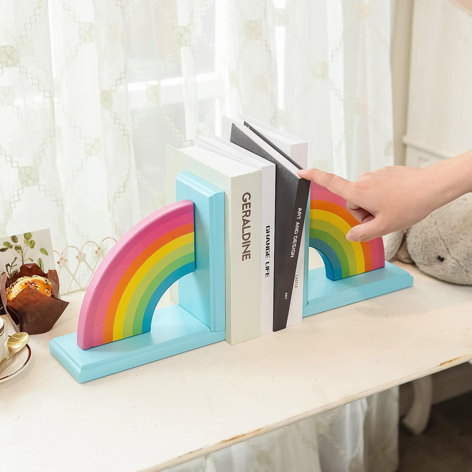NIKKY HOME Wooden Rainbow Book Ends Non-Skid Cute Bookends Book Stoppers for Girls Home Children's Room Classroom Nursery Decor, Pack of 2