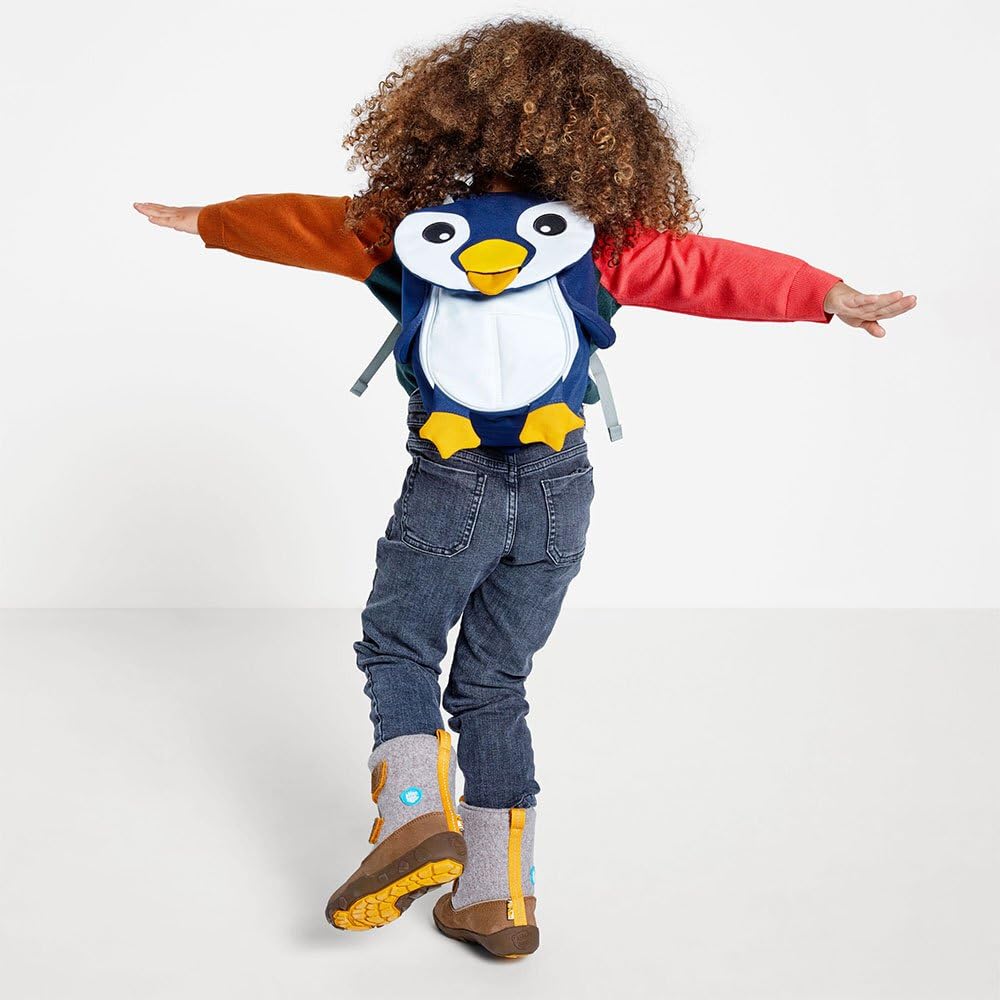 Affenzahn Kleiner Freund Kindergarten-Rucksack für 1-3 Jährige Ergonomisch Reflektierend Ziehzunge mit Namensschild Pinguin - Braun