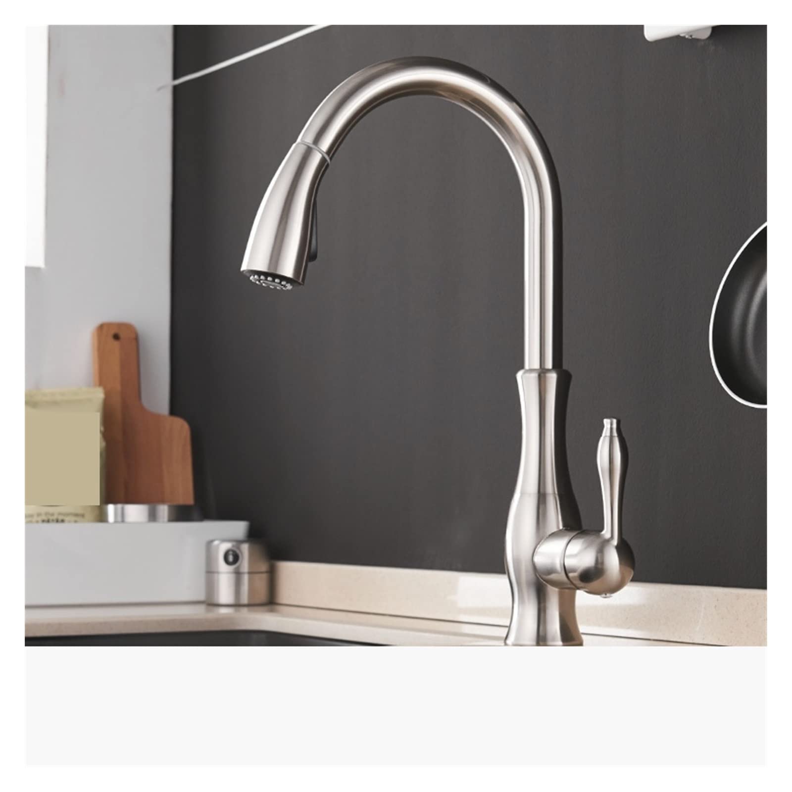 Robinet de cuisine dore extractible pour resoudre le manque d'espace