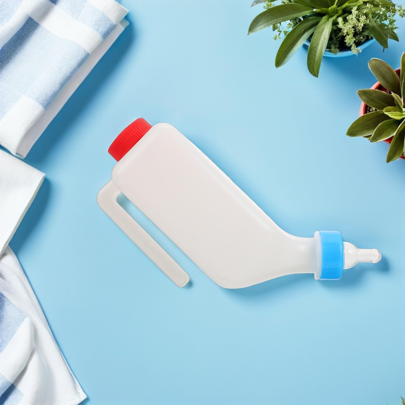 Biberon per Allattamento degli Agnelli 2 Pezzi 800ml Plastico | Maniglia Sospesa e Tettarella Speciale, per Allevamento in Fattoria, Uso Interno in Contesti Zootecnici