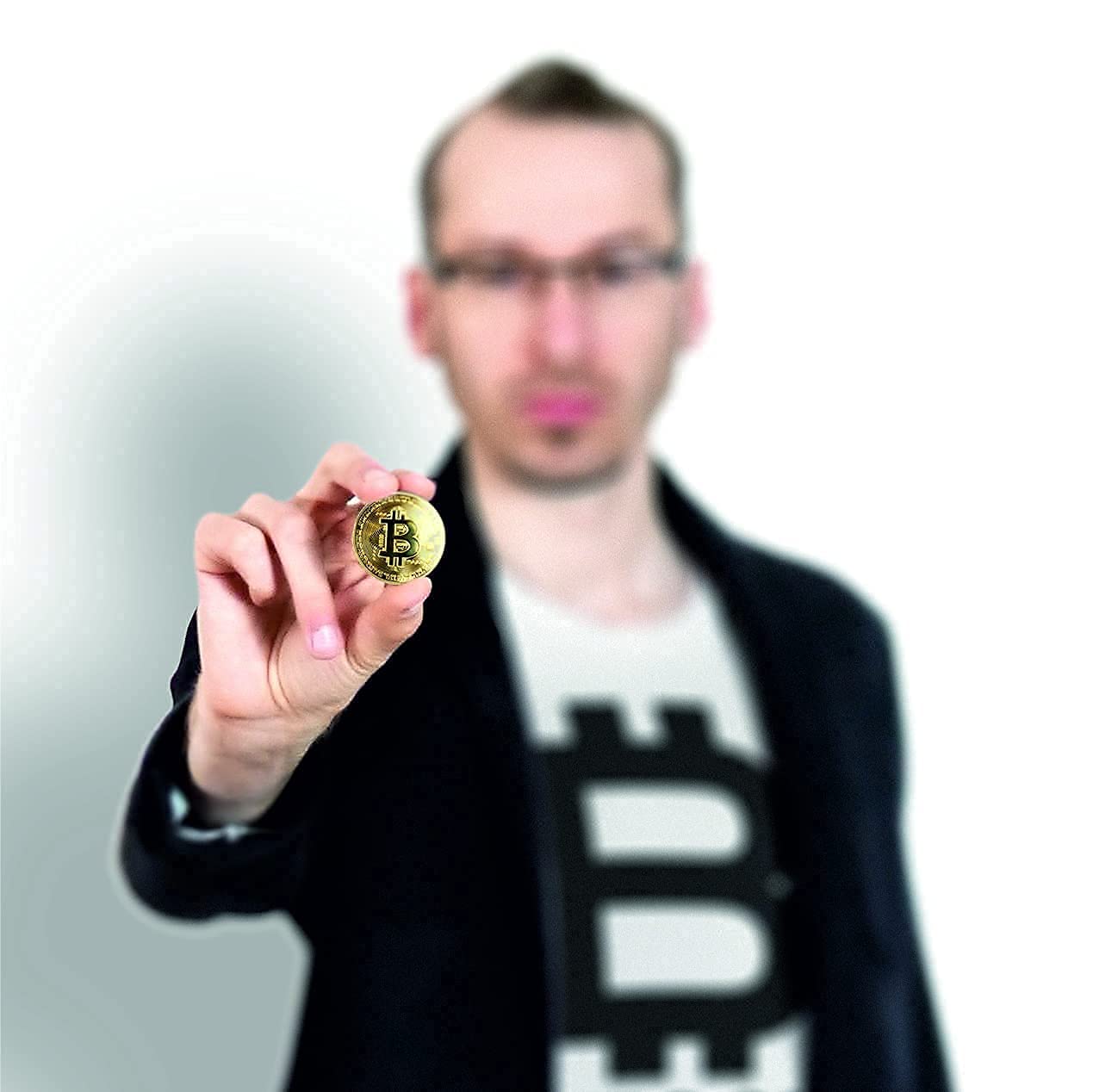 Bitcoin Moneda Física Bañada En Oro De 24k, Incluye Protector Acrilico Redondo