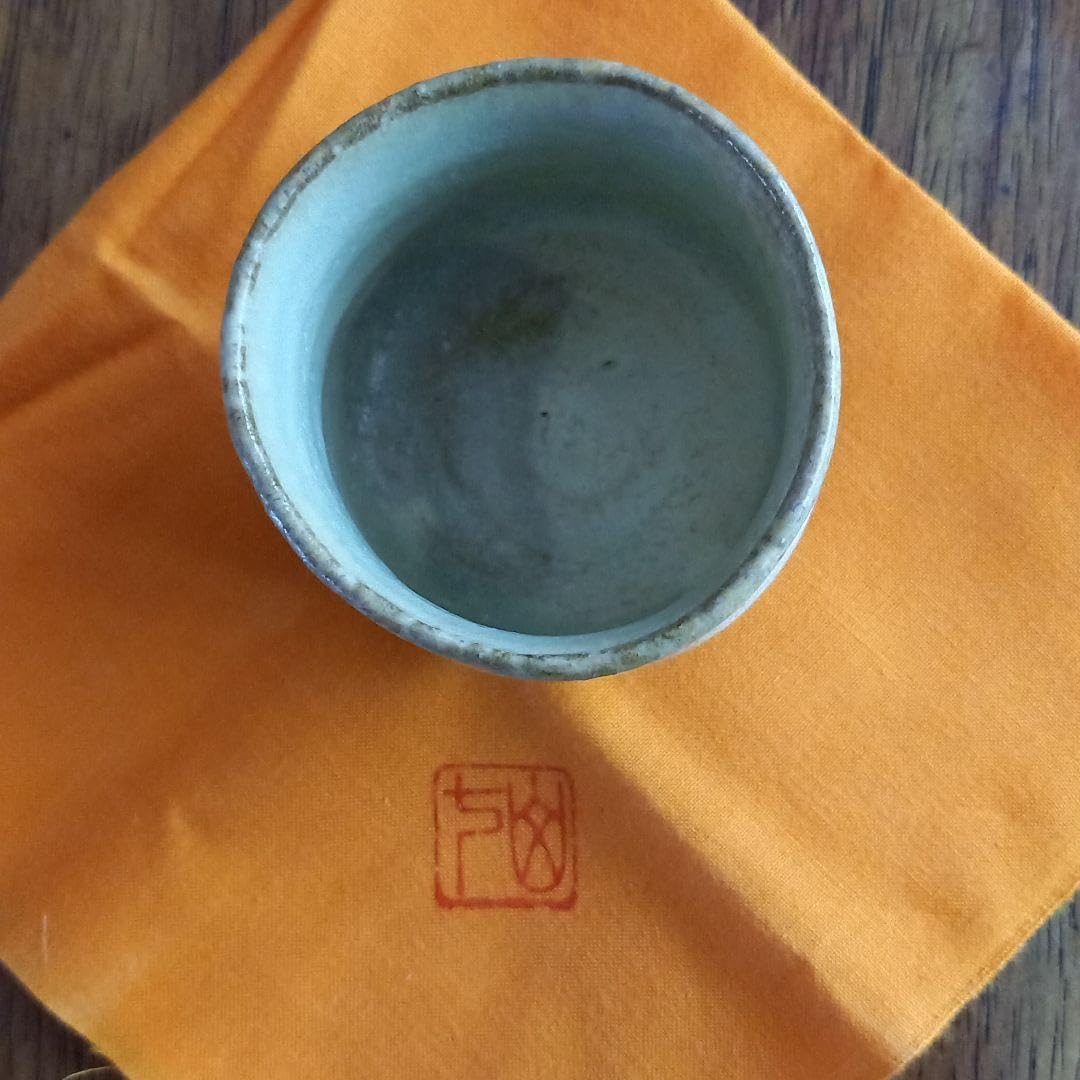 箱書き、灰釉碗皿(カップ＆ソーサー)灰釉ぐい呑 . . . #竹内孝一郎 #陶芸 #焼き物 #常滑 #TOKONAME #ceramic #灰釉 #古 常滑 #陶工 #東海伝統工芸展 #日本工芸会 #日本工芸会正会員 #日本 #名古屋 #愛知県 #工芸 #kogei #traditional #常滑 陶芸作家協会 常滑焼 灰釉 ぐい呑