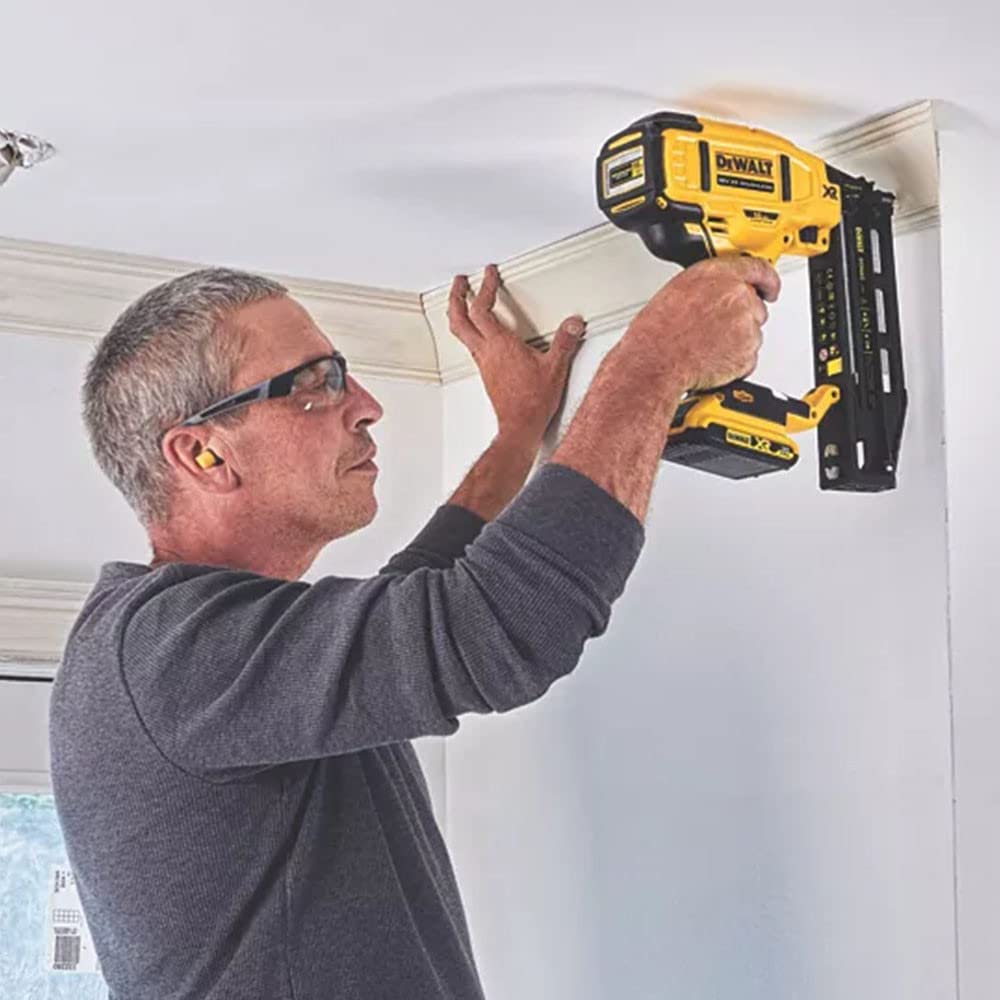 DeWalt - Clavadora de Acabado sin escobillas XR 18V sin cargador/batería con maletín TSTAK 16Ga para clavos de 1,6mm diámetro y 32-64mm largo
