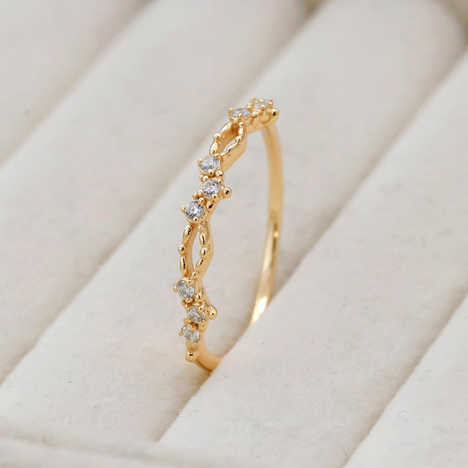 Par de anillos dorados Au 375/585/750 con moissanita, corona elegante con forma de filigrana