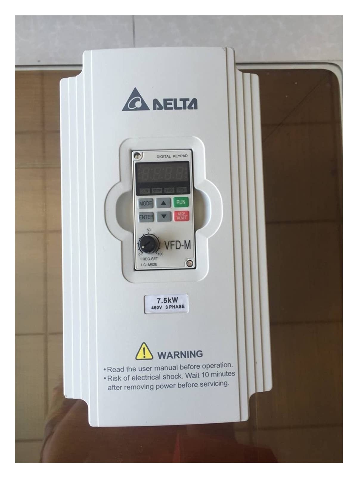 Variatore di Frequenza, VFD-M. Convertitore di frequenza universale a bassa tensione trifase Vfd037m43a 3. 7KW