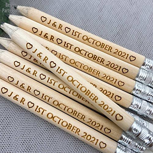 Faveur de mariage unique avec ce crayon gravé en forme de cœur romantique