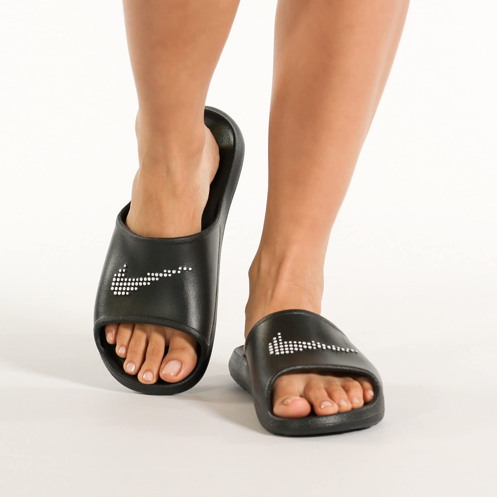 NIKE Kobiety Victori One ShwerKlapki