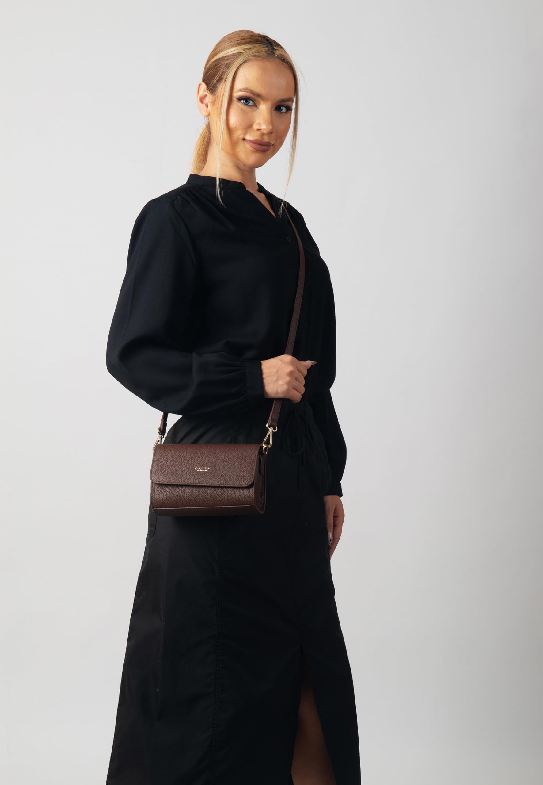 Carlheim, Gotland Genuine Leather collection, Scarlett Genuine Leather Handbag (Brown)