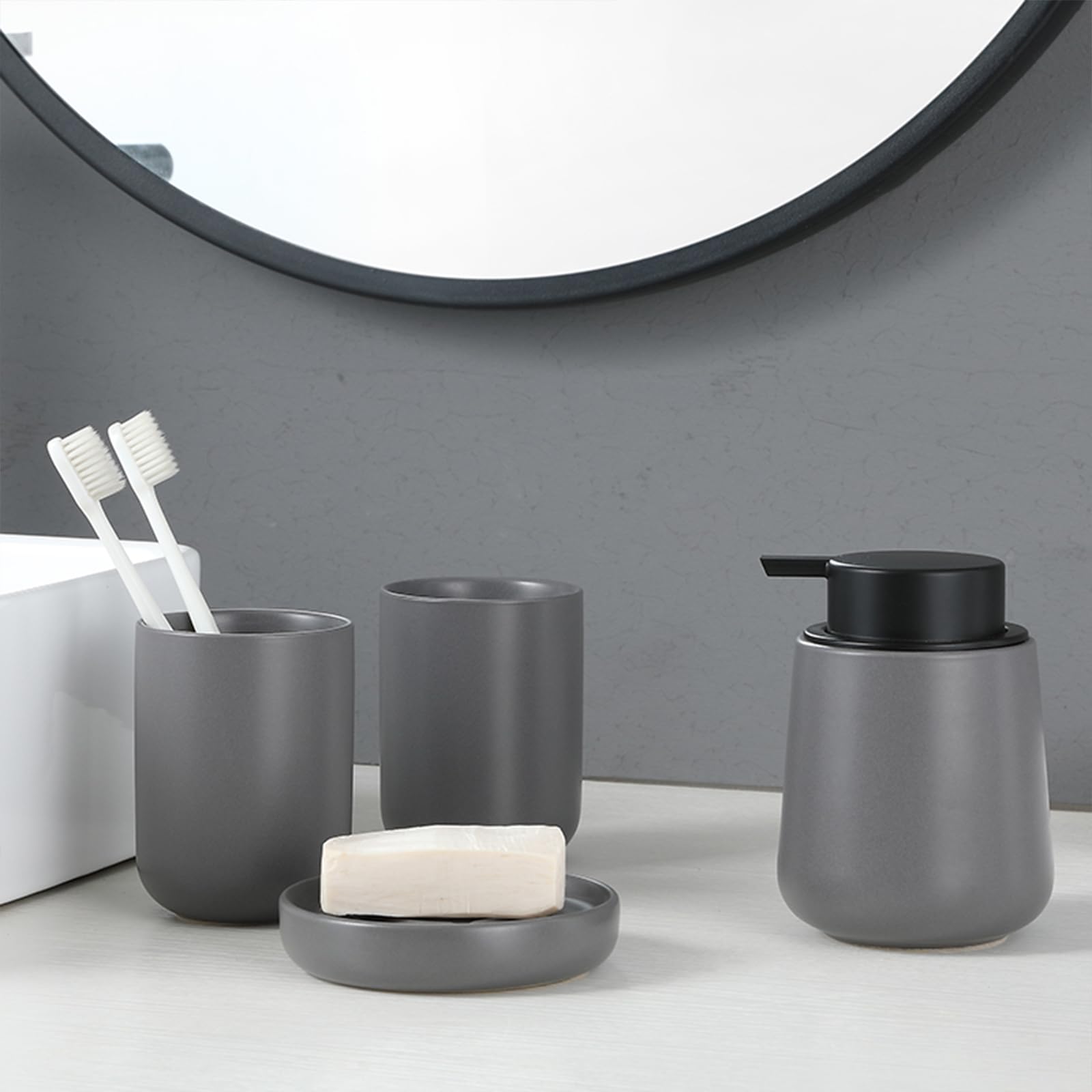 INGOFIN Badezimmer Zubehör Set Keramik Badezimmer Zubehör für Haus und Hotel inklusive Seifenspender, Zahnputzbecher und Seifenschale, 4er Set, Grau