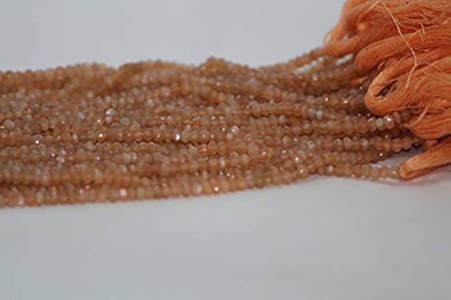 Pierre de lune pêche facettée en perles rondelles de 3.3mm à 3.8mm pour enfilage et création de bijou