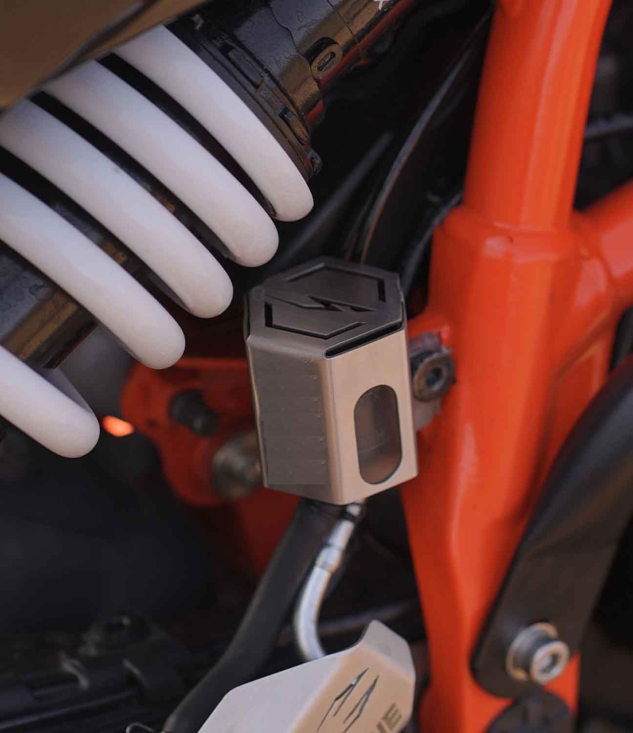 SGTB Bike Duke 250 390 Rear Brake Oil Container Cover Fluid Reservoir Steel Guard Generation 3