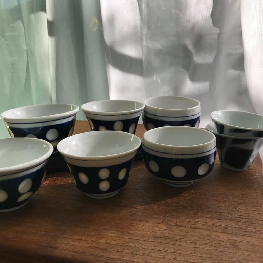 染め付けの美しい陶印いりお湯飲みです 染め付けの美しい陶印いりお湯飲みです 染め付けの美しい陶印