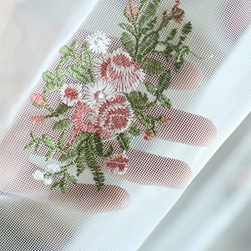 Cortinas cortas de encaje floral ideales para crear ambientes acogedores en casas de familia 3