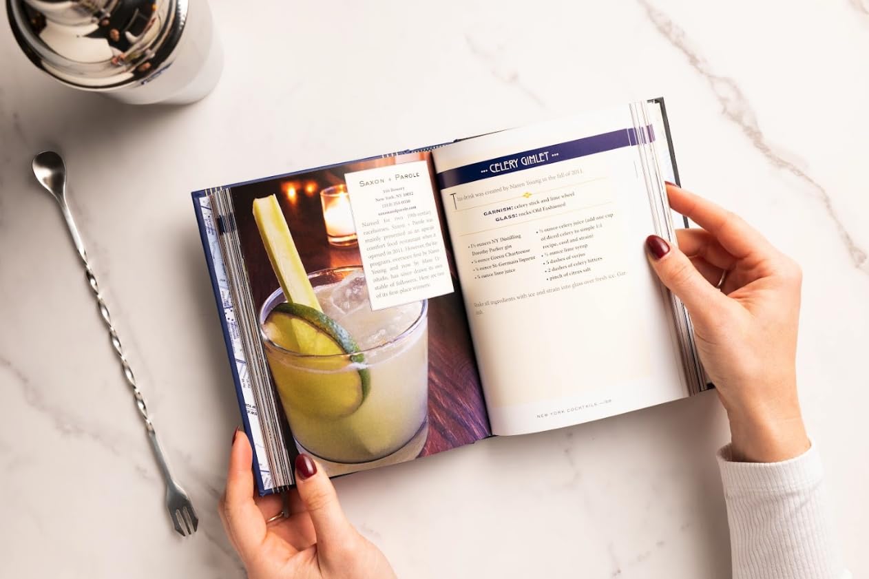 New York Cocktails: An Elegant Collection of over 100 Recipes Inspired by the Big Apple (Travel Cookbooks, NYC Cocktails and Drinks, History of Cocktails, Travel by Drink)
