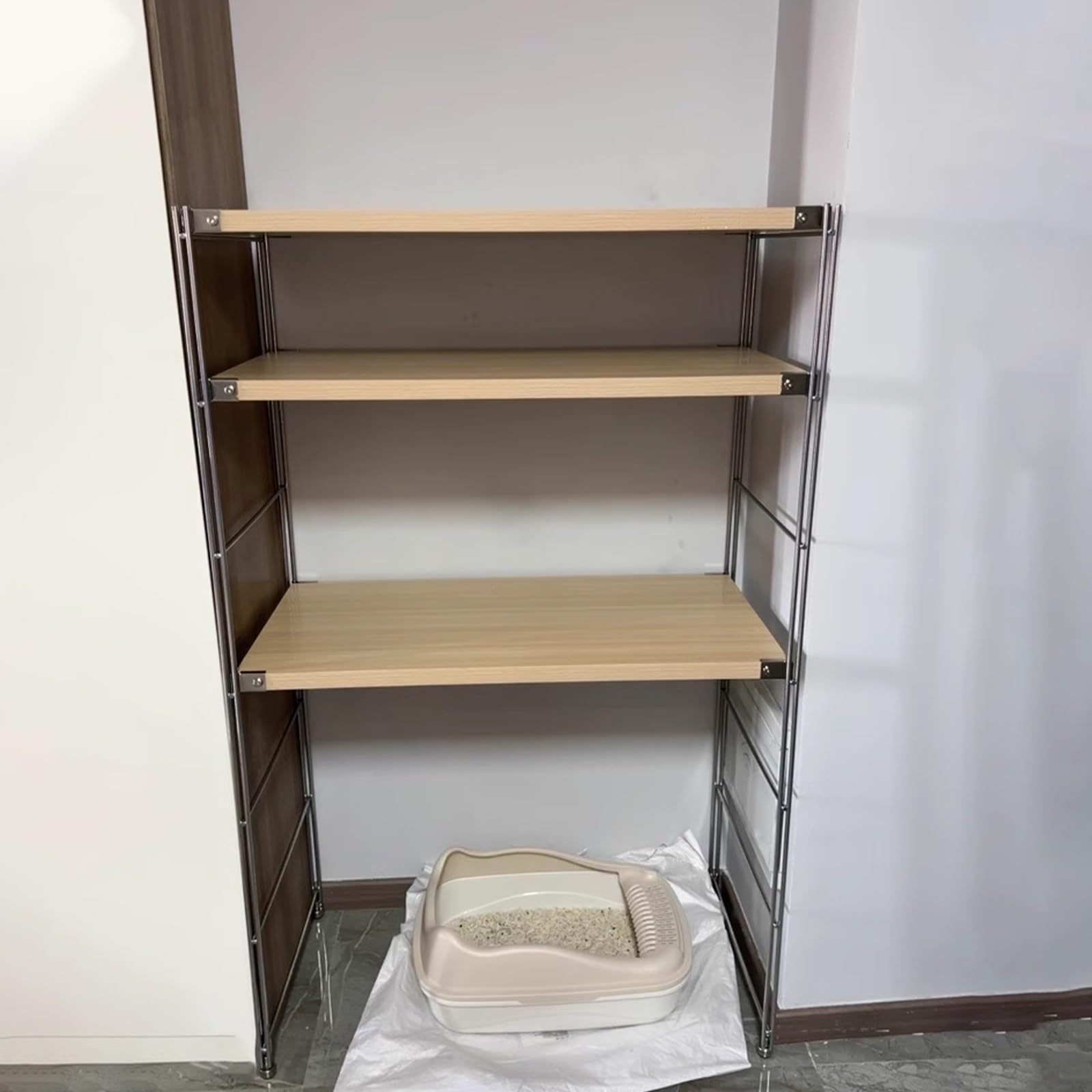 Wysoka szafka kuchenna do przechowywania robota odkurzającego i mopa samoopróżniający regulowany organizer półek (40 x 41 x 130 cm) kompaktowe rozwiązanie do przechowywania urządzeń do czyszczenia