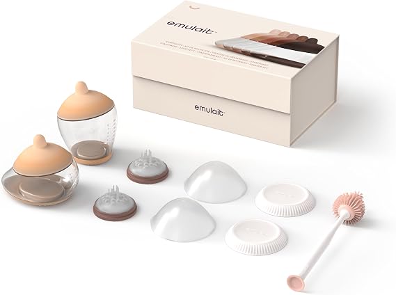 Emulait 哺乳瓶スターターキットには、ボトル2本、ニップル2個、キャップ2個、蓋2個、レスポンシブフローバルブ2個、クリーニングブラシが含まれます。