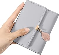 Vista 25 de UTO - Cartera pequeña RFID de piel sintética con dije de hoja, cierre de cremallera y tarjetero.