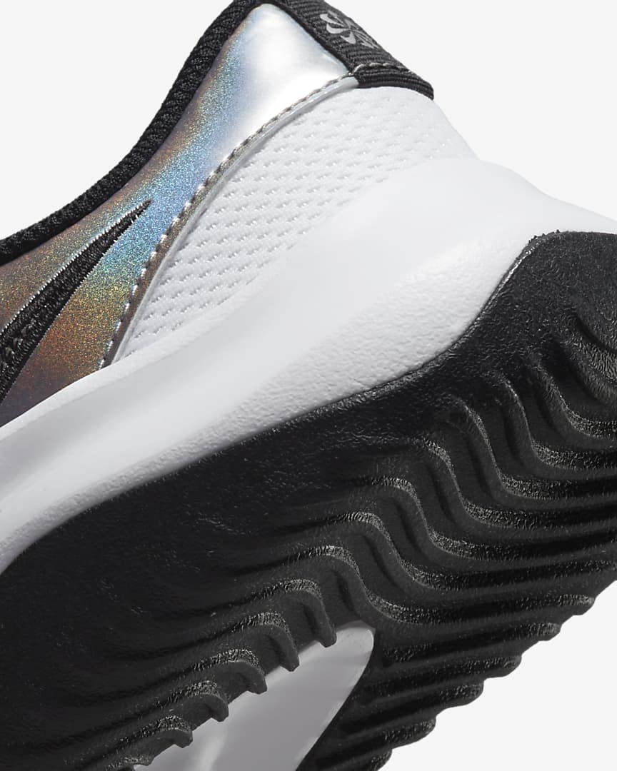 Nike Womens W Legend Essential 3 Nn P Running Shoe 8