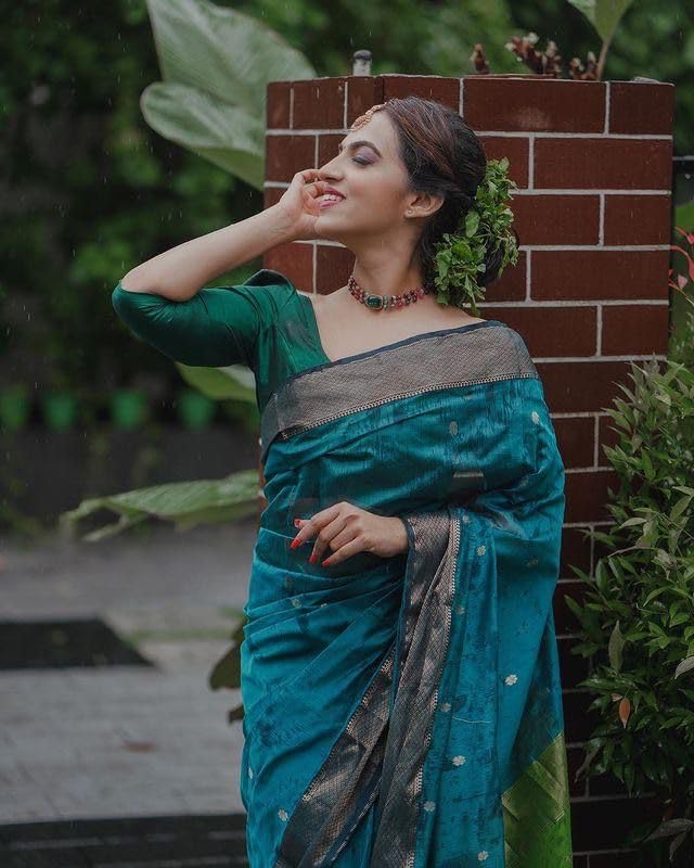 Image of Women's Banarasi Style Pure Kanjivaram Silk Jacquard Kanchipuram Pattu Saree With Un-Stiched Blouse (Sky blue)