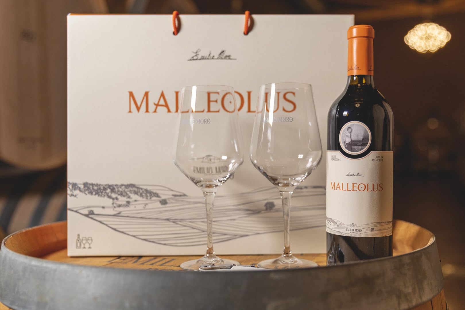 Emilio Moro - Estuche Regalo Malleolus - Incluye: Vino Tinto Malleolus de 75 cl, 2 Copas de Vino Grabadas y 1 Sacacorchos