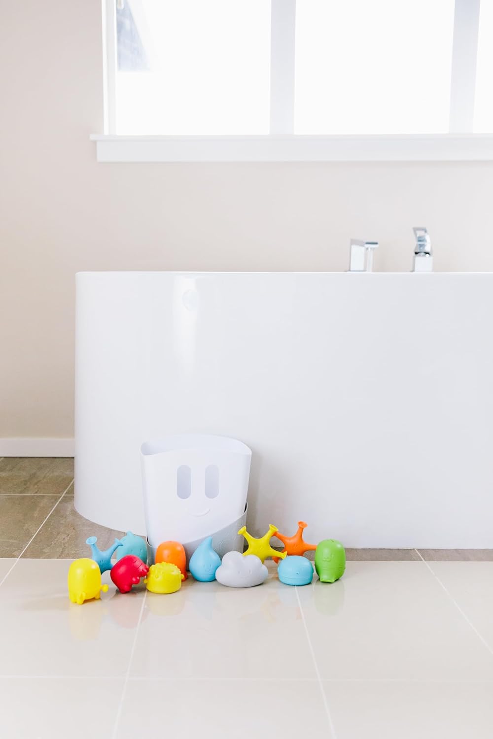 Ubbi Baby Bath Time Essential Gift Set, Stand Up Draining Bath Toy Bin, Dishwasher Safe, White Classic Gray Gift Set One Size image 3 of 8 B0839YY2KP