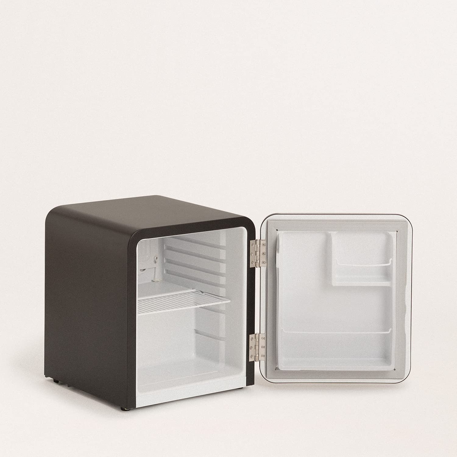 CREATE / RETRO FRIDGE 50 GOLD/Frigorífico negro maneta oro / 85W, minibar, un estante, diseño retro, 50 cm, dos repisas, capacidad de 48L, bajo consumo, 50x44x49,8 cm — view 8