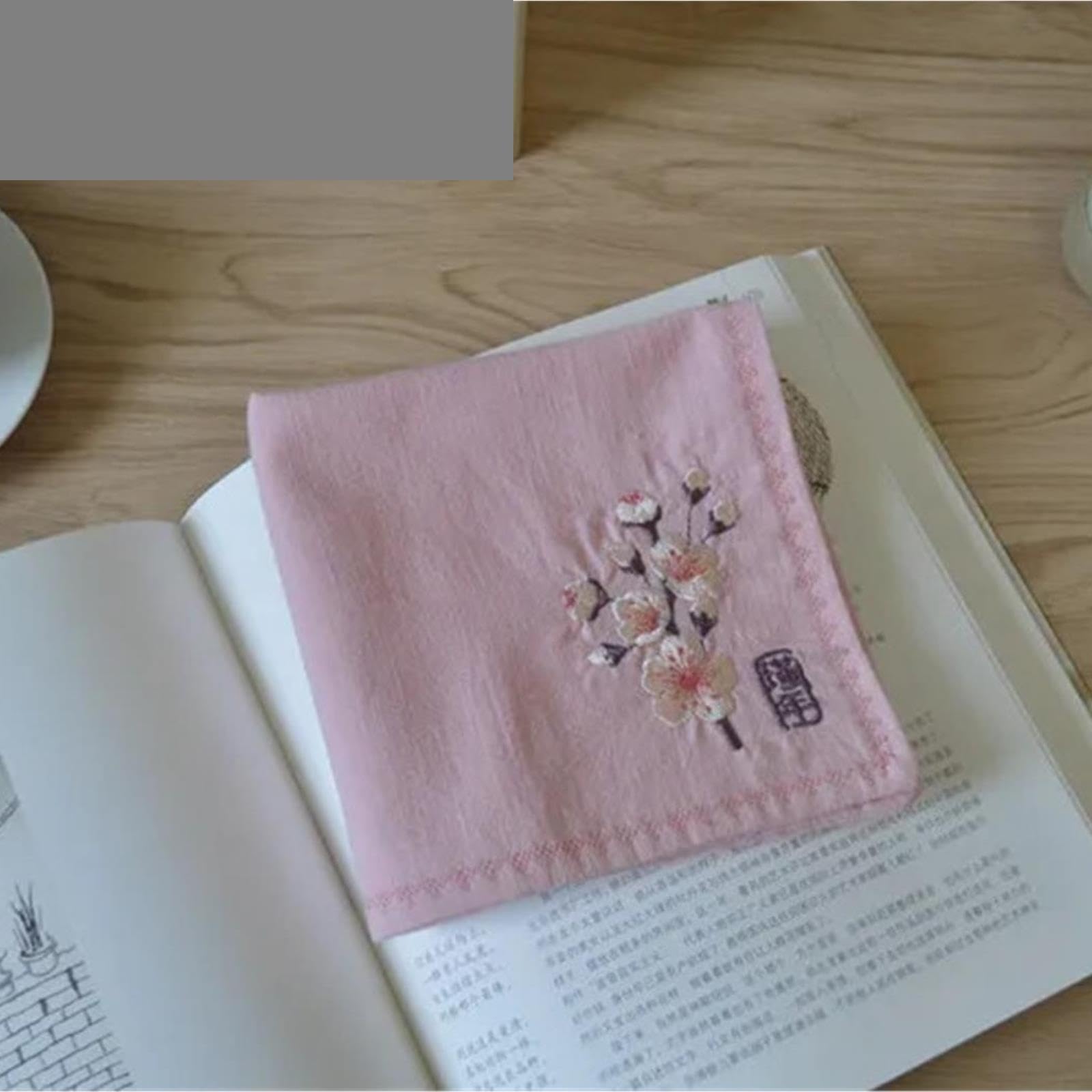 Fazzoletto piuttosto retrò con fiori ricamati in cotone for matrimonio