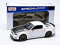Vista 6 de Maisto 2014 Ford Mustang Street Racer Blanco 1/24 Modelo Coche