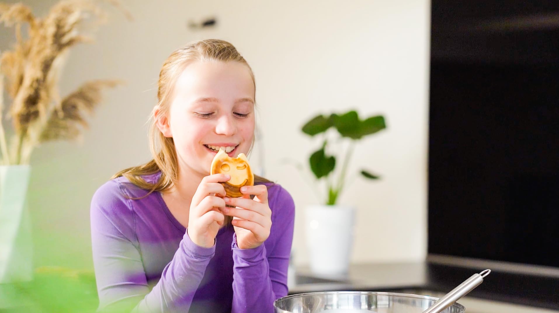 endusor Pancake Spiegeleipfanne mit Smiley | Ø 26 cm | mit [PowerShield] Beschichtung | Induktion | Elektrisches Keramikgas | 7 Mini-Eierformen für Pancakes Spiegeleier Poffertjes