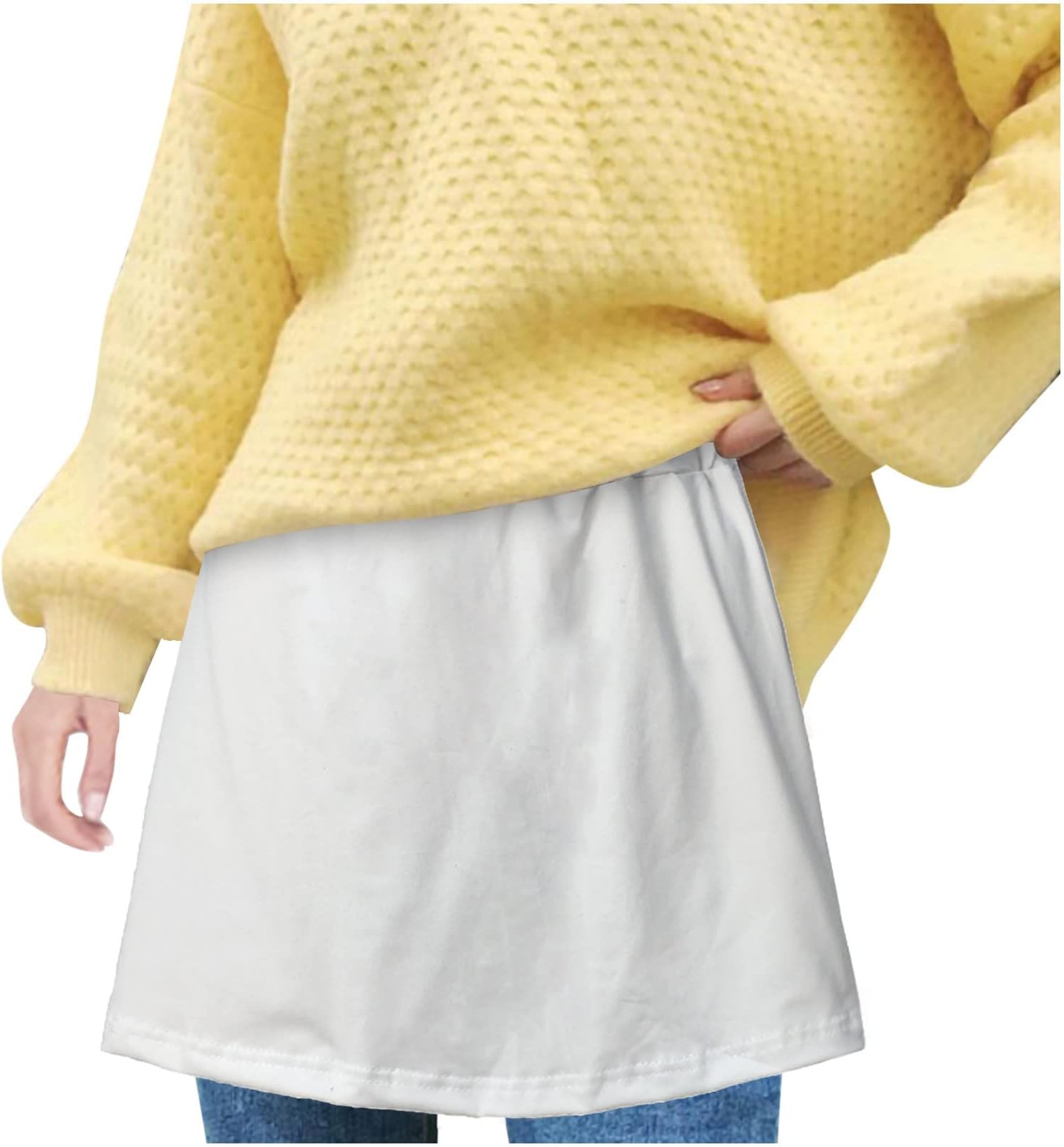 Elegant white pleated skirt as a versatile basic skirt for stylish