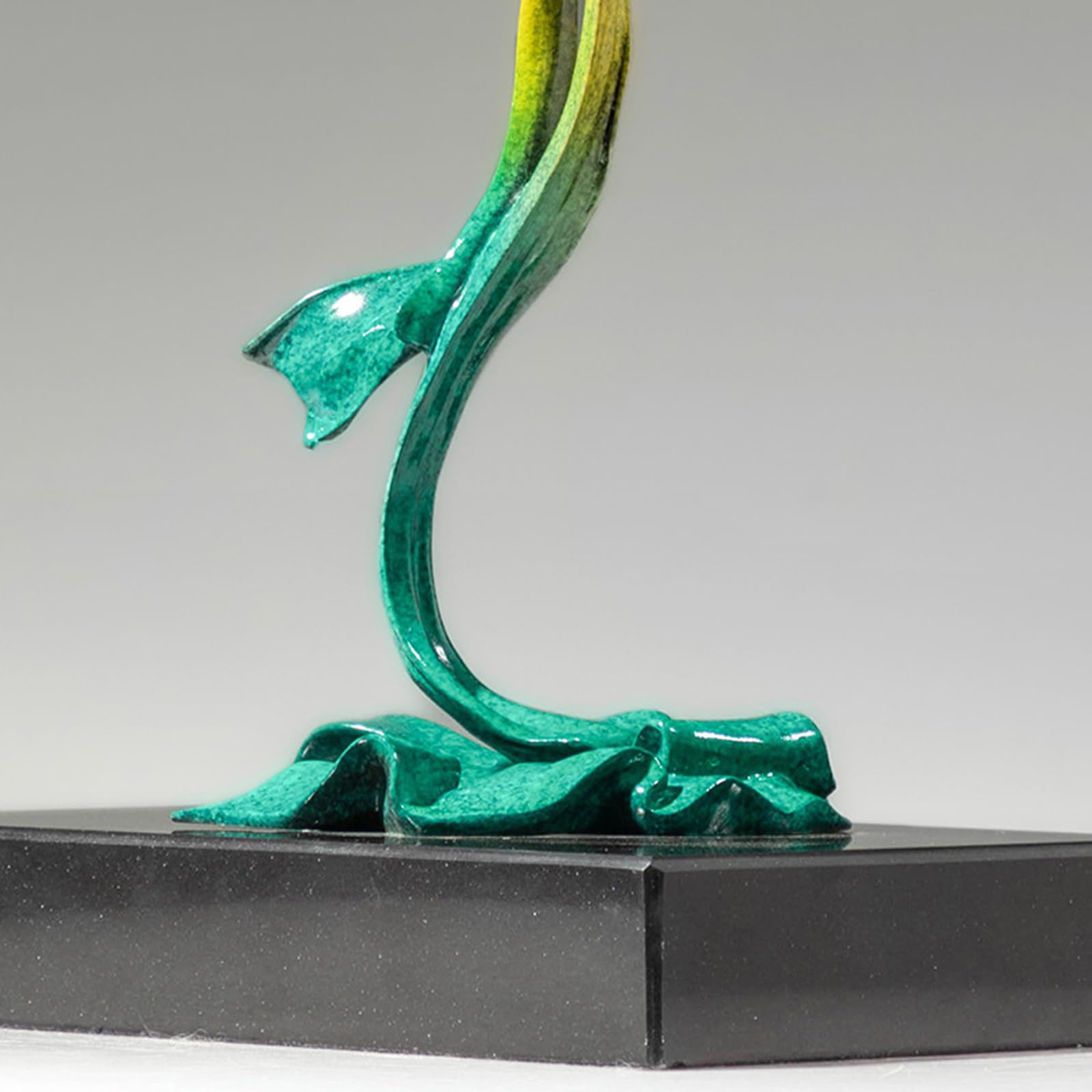 Kreatywna mosiężna tykwa statua Feng Shui Pałac przebijający chmury | Kolorowa miedziana ozdoba artystyczna do salonu, szafki TV, biurka (65 x 10 x 70 cm)
