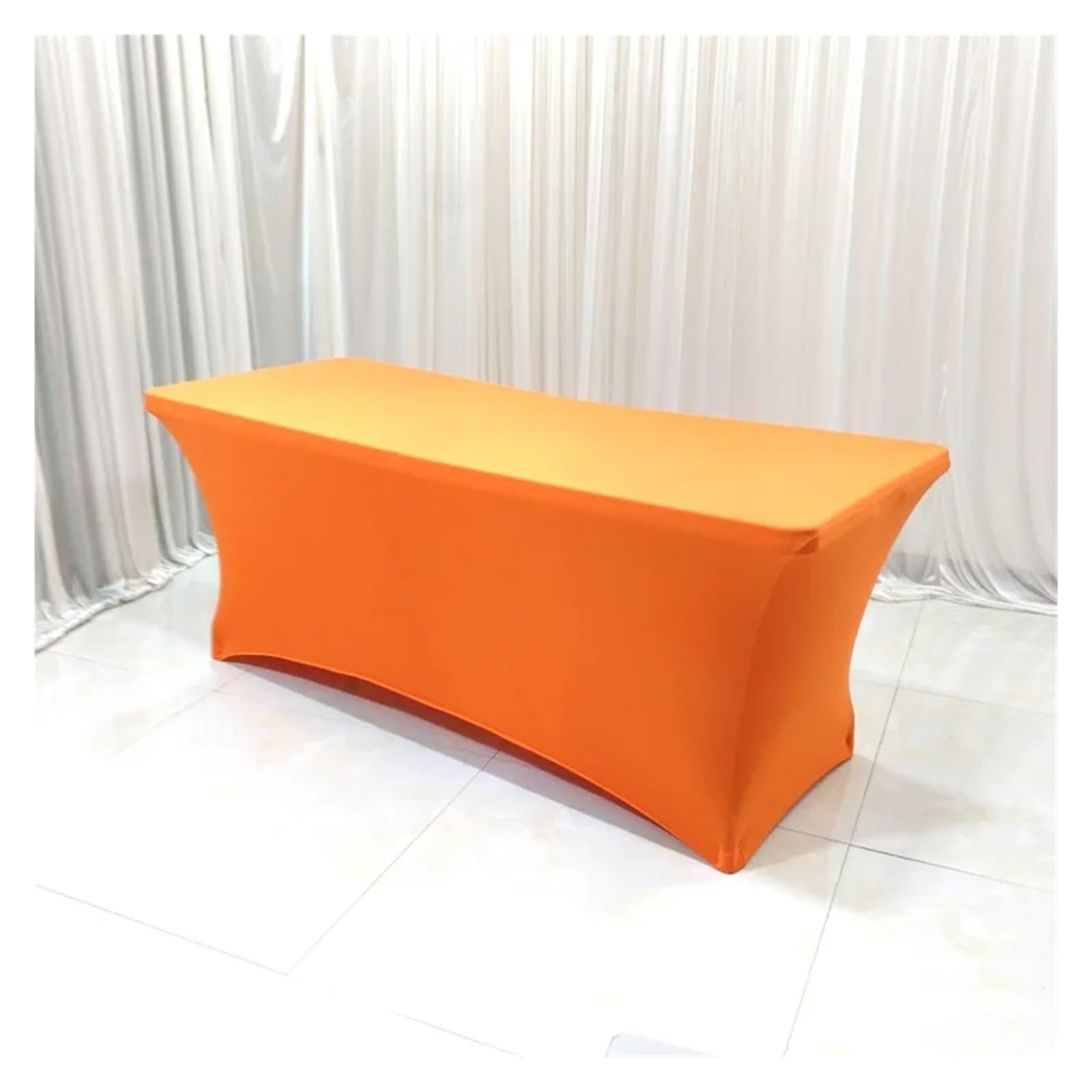 Nappe en spandex orange pour masquer les imperfections d'une table de banquet