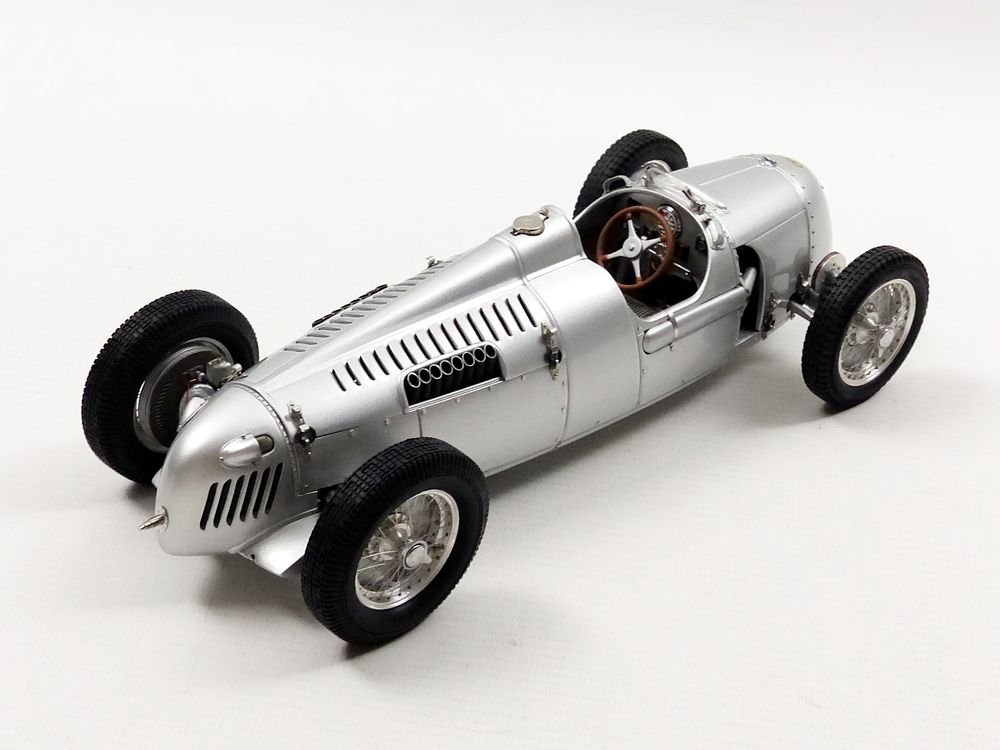 CMC M-034 Auto Union Type C 1936 – 1: 18 Scale, Silver