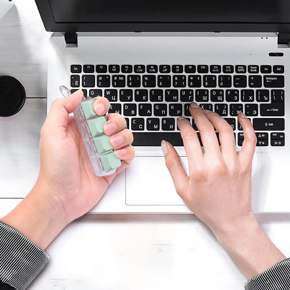 Amazon | ミニ フィジェット キーボード キーホルダー 玩具 4ボタン 