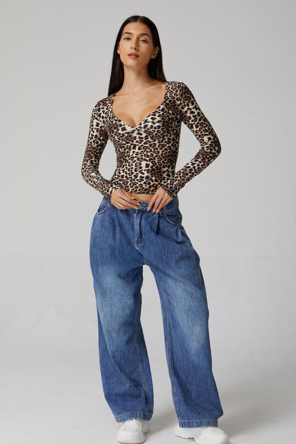 QINSEN Women's Long Sleeve V Neck T Shirts Double Lined Crop Top Seamed Cup Going Out Tops - Image 3