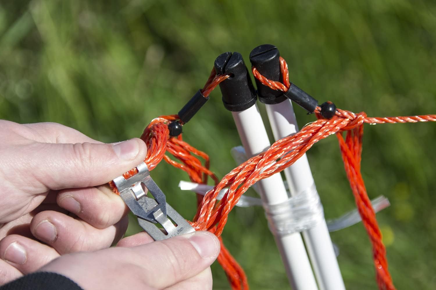 horizont Hundezaun 50m lang 90cm hoch, elektrifizierbar, Hundenetz, Zaun für Garten, Hundezaun Camping, 14 Kunststoffpfähle mit Doppelspitze, mobiler Hundezaun, Hundeauslauf