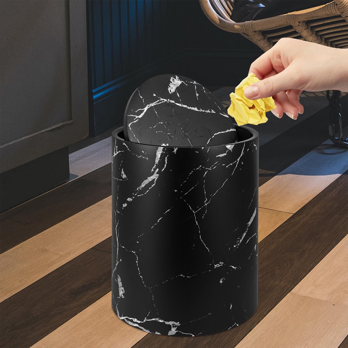 Contenitore per Rifiuti Marmorizzato in Pp da 15l Texture Effetto Marmo Nero, Cestino per Carta Igienica Bagno Moderno e Funzionale per Casa e Ufficio