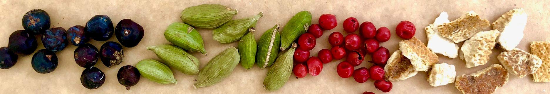 LAYBE ESTUCHE Botánicos Premium Cócteles Pimienta Rosa Brasil Cardamomo Verde Corteza Naranja Enebro Bayas