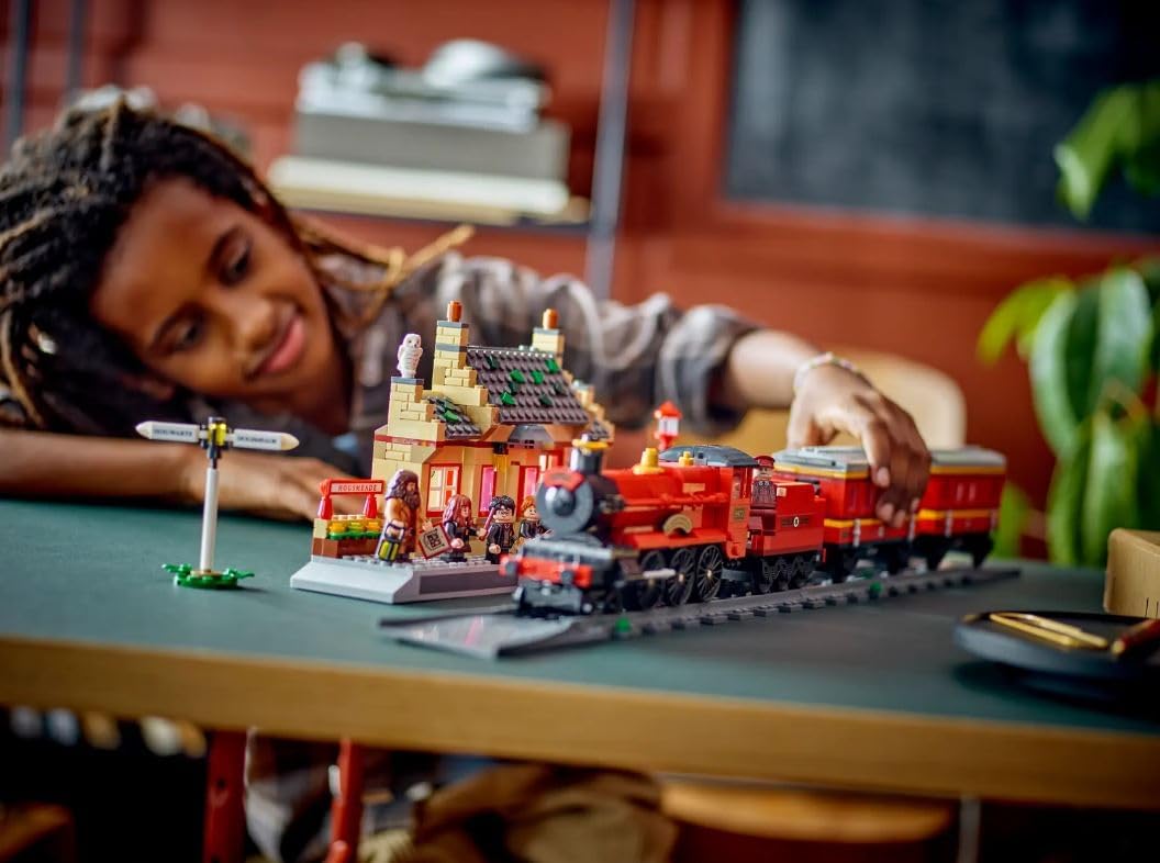 LEGO Harry Potter 76423 - Hogwarts Express ™ Train Set with Hogsmeade Station™