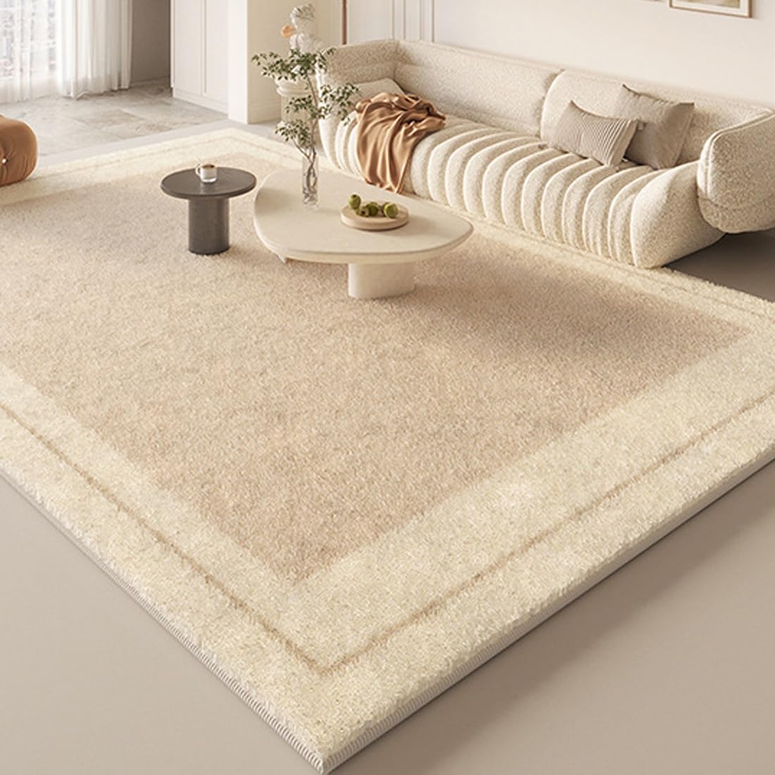Tapis de salon moelleux et grand format pour créer un coin lecture cosy