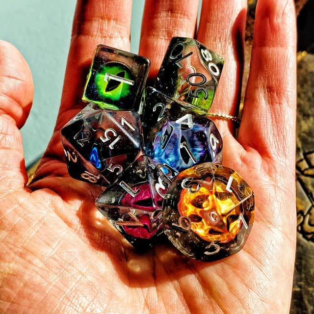 Miniatura 2 de Sage's Portal Animal Familiars - Juego de dados poliédricos de resina para Dungeons and Dragons RPG Pathfinder, mesa TTRPG (ojos de dragón arcoíris