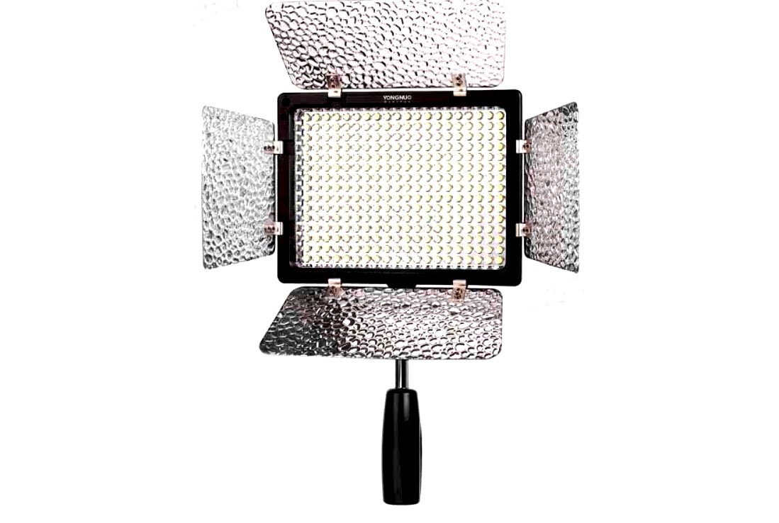 Yongnuo YN-300 II LED Luce Video Hot Shoe per Canon EOS 600D 550D 7D 5D II Canon, Nikon, Pentax, Panasonic, Sony, Leica, Samsung e Olympus Digital SLR Cameras Camcoders DV Videocamera 5500K Illuminazione + 4 filtri colore
