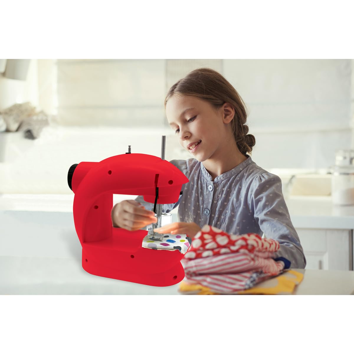 Lexibook Miraculous, Macchina da Cucire con Accessori, Luce e Pedale, Gioco d'imitazione per Ragazze, Gioco di Moda Fashion Design, SW100MILXB