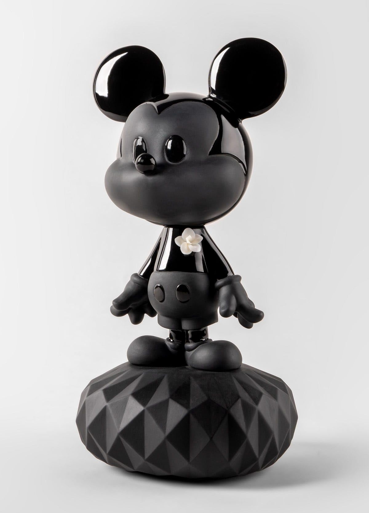 Amazon.com: LLADRÓ Porcelain Figure Mickey Total Black. Decorative